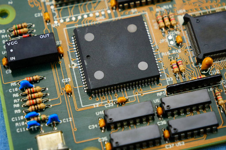 Let me show you the internal structure of mainstream resistors, which many people don't know